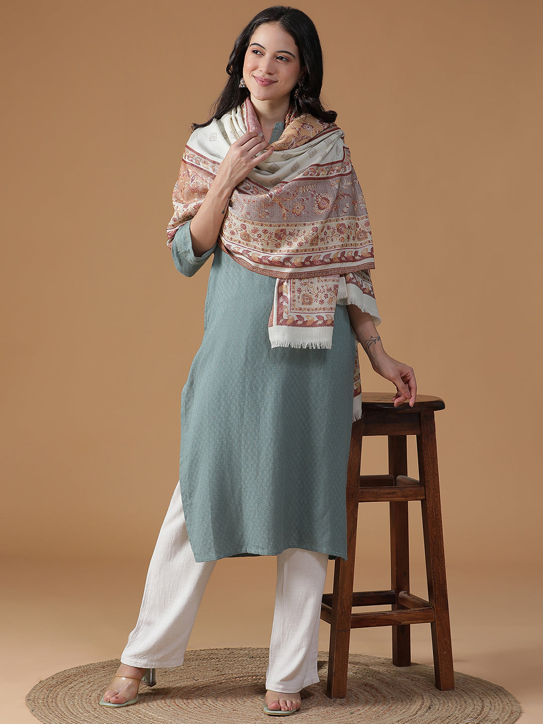 Chateau Garden-Refined Floral Weave Woolen Jacquard Shawl