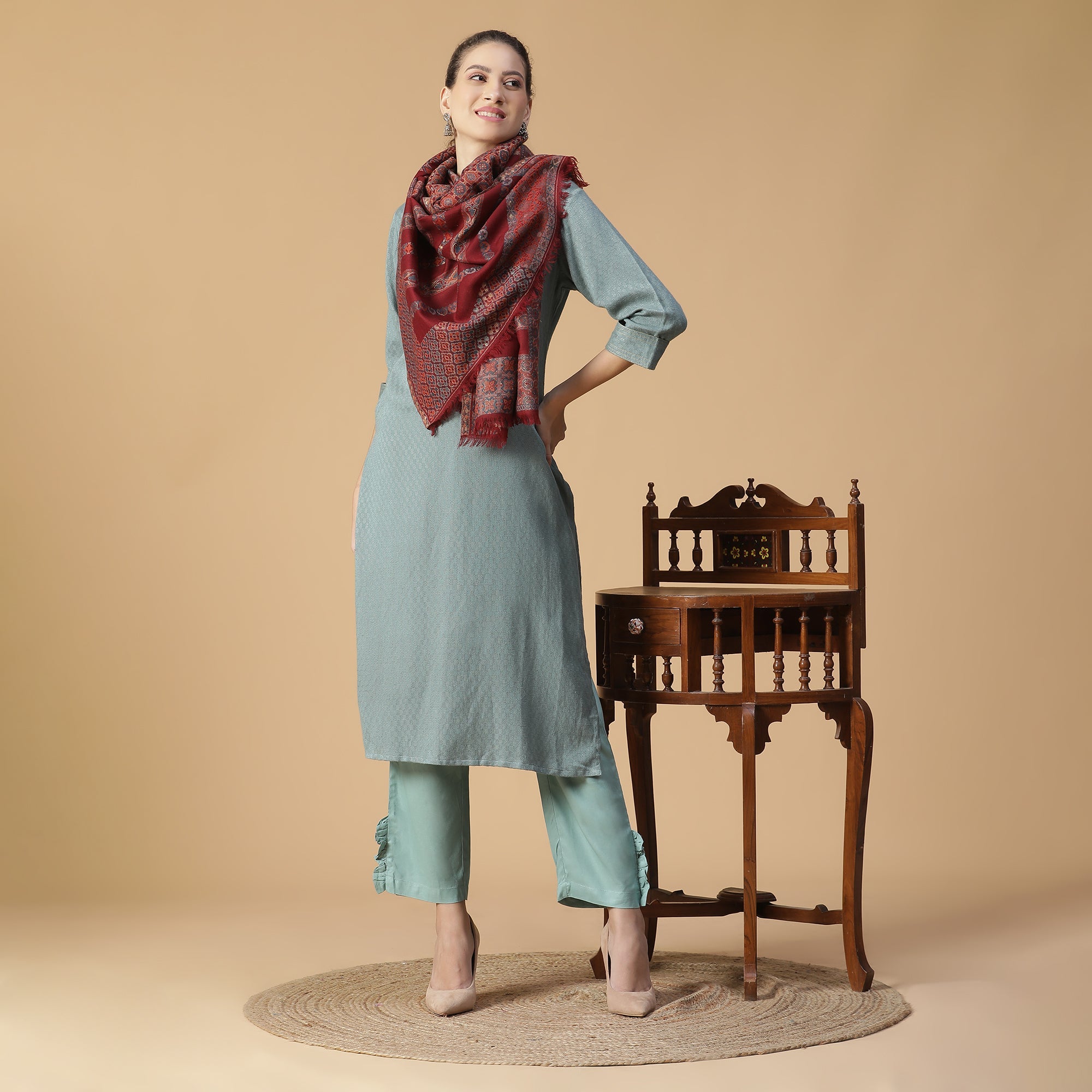 Saffiya Woven Design Wool Mettalic Stole