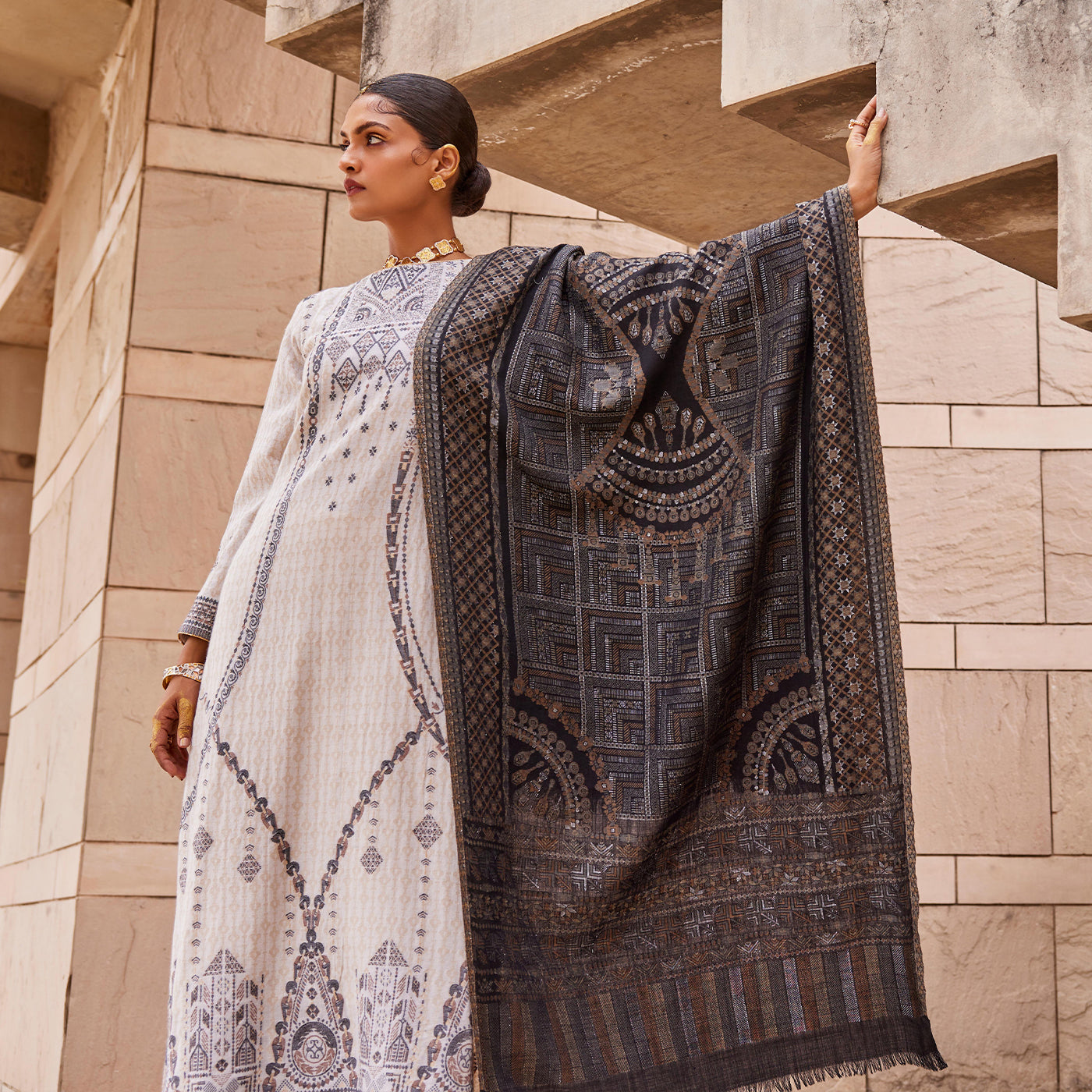 Zoha Wool Metallic Kani Stole